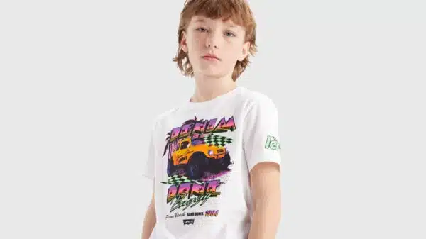 Levi's kids denim done white tshirt on model