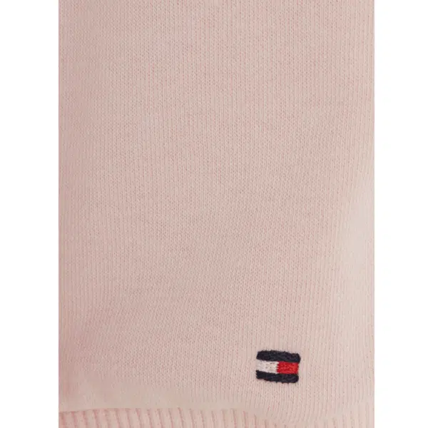 tommy hilfiger kids top close up of TH emblem